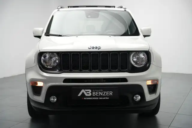Jeep Renegade view 3