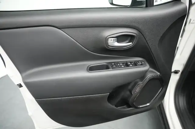 Jeep Renegade view 13