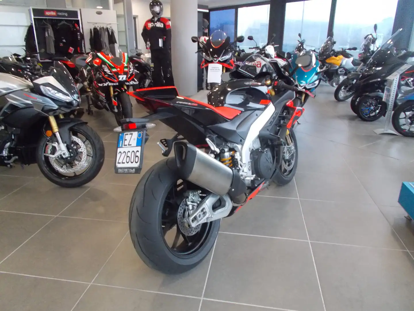 Aprilia RSV4 FACTORY Nero - 2