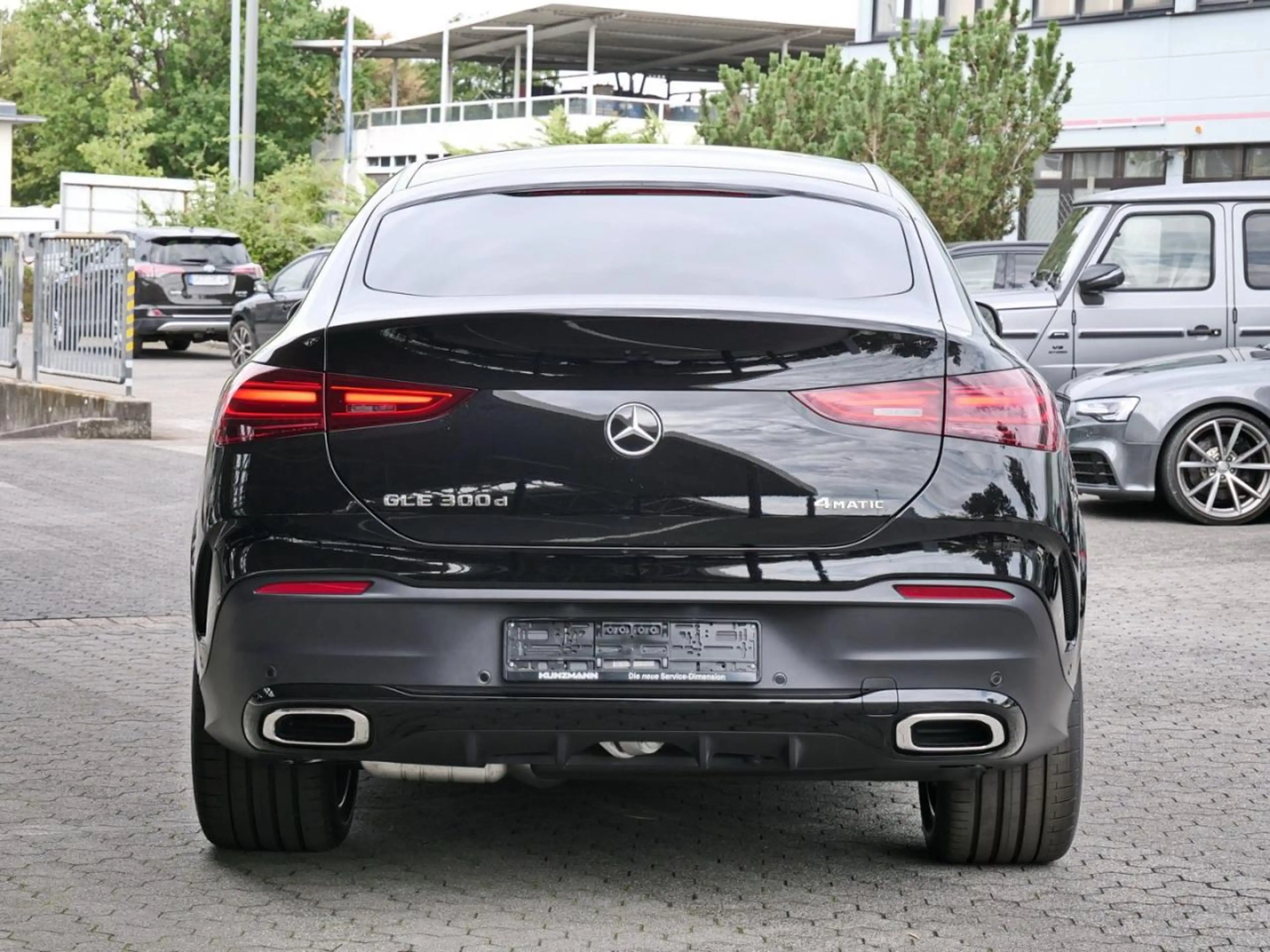 Mercedes-Benz GLE 300 d 4MATIC Coupé AMG Night Panorama 360° — photo 4