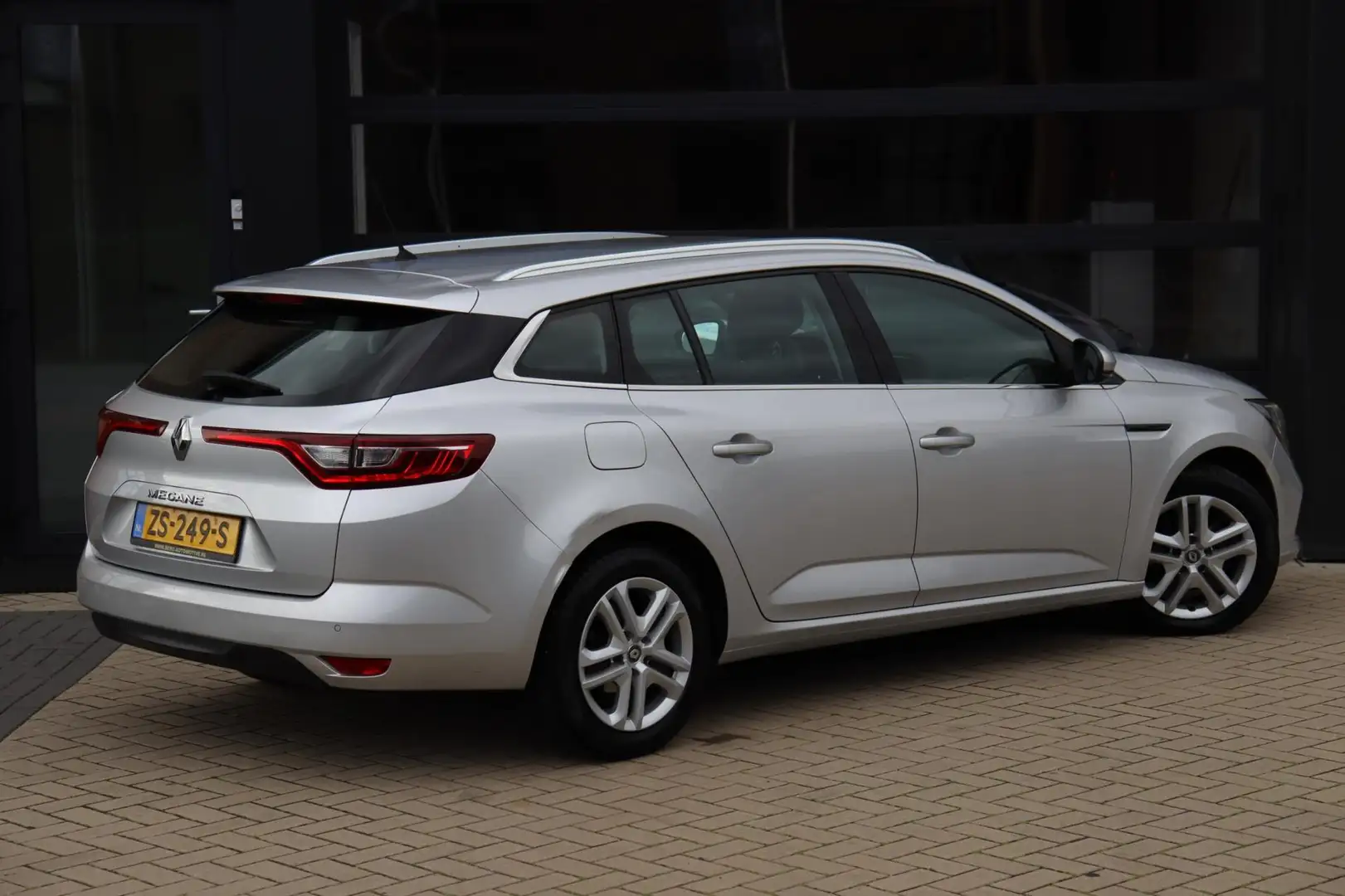 Renault Megane Estate 1.5 dCi Zen | Navi | Cruise | Automaat | Cl Grijs - 2