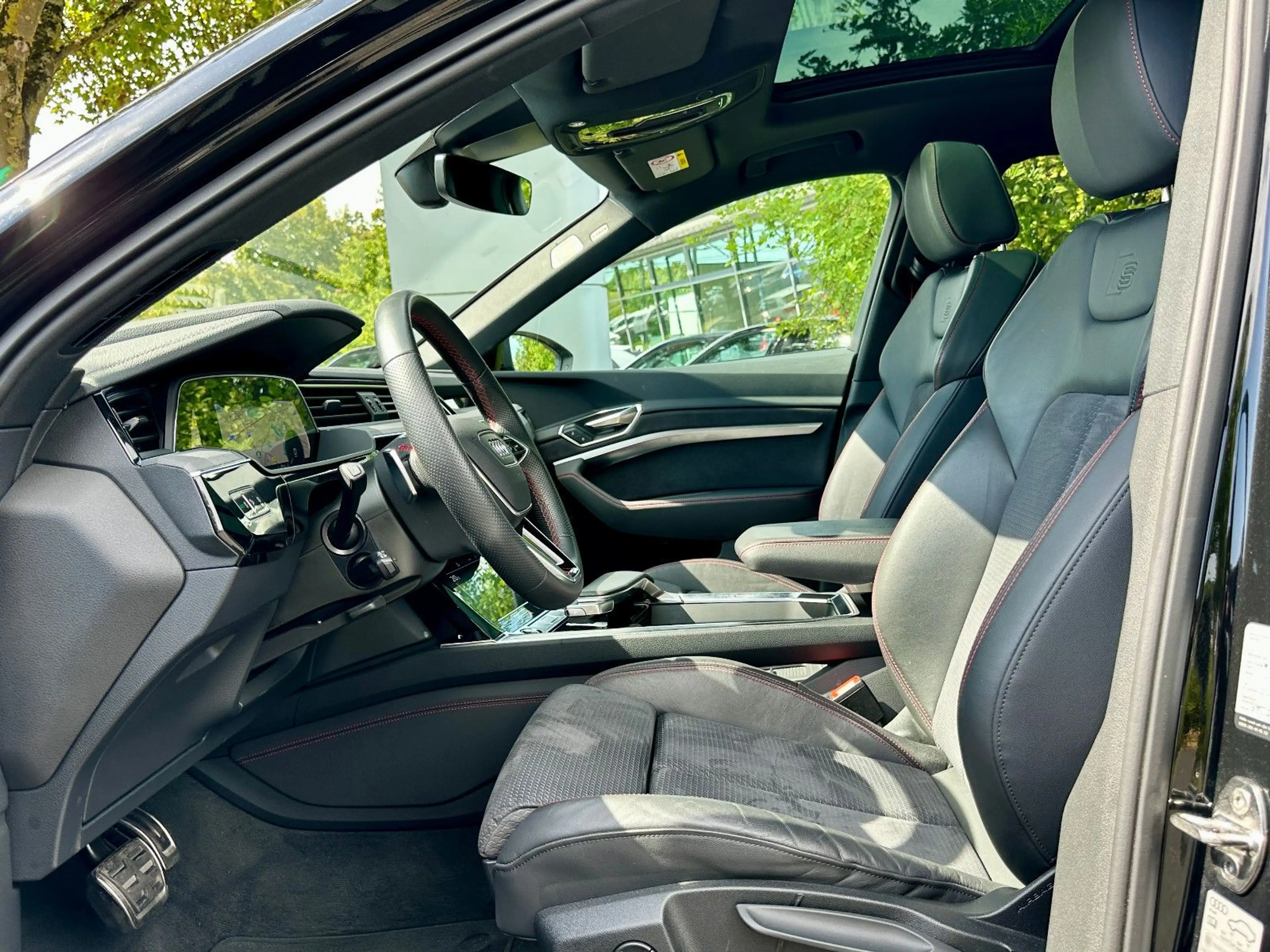 Audi Q8 e-tron 55 qu S LINE BLACK PANO B&O 360° LUFTF — photo 14