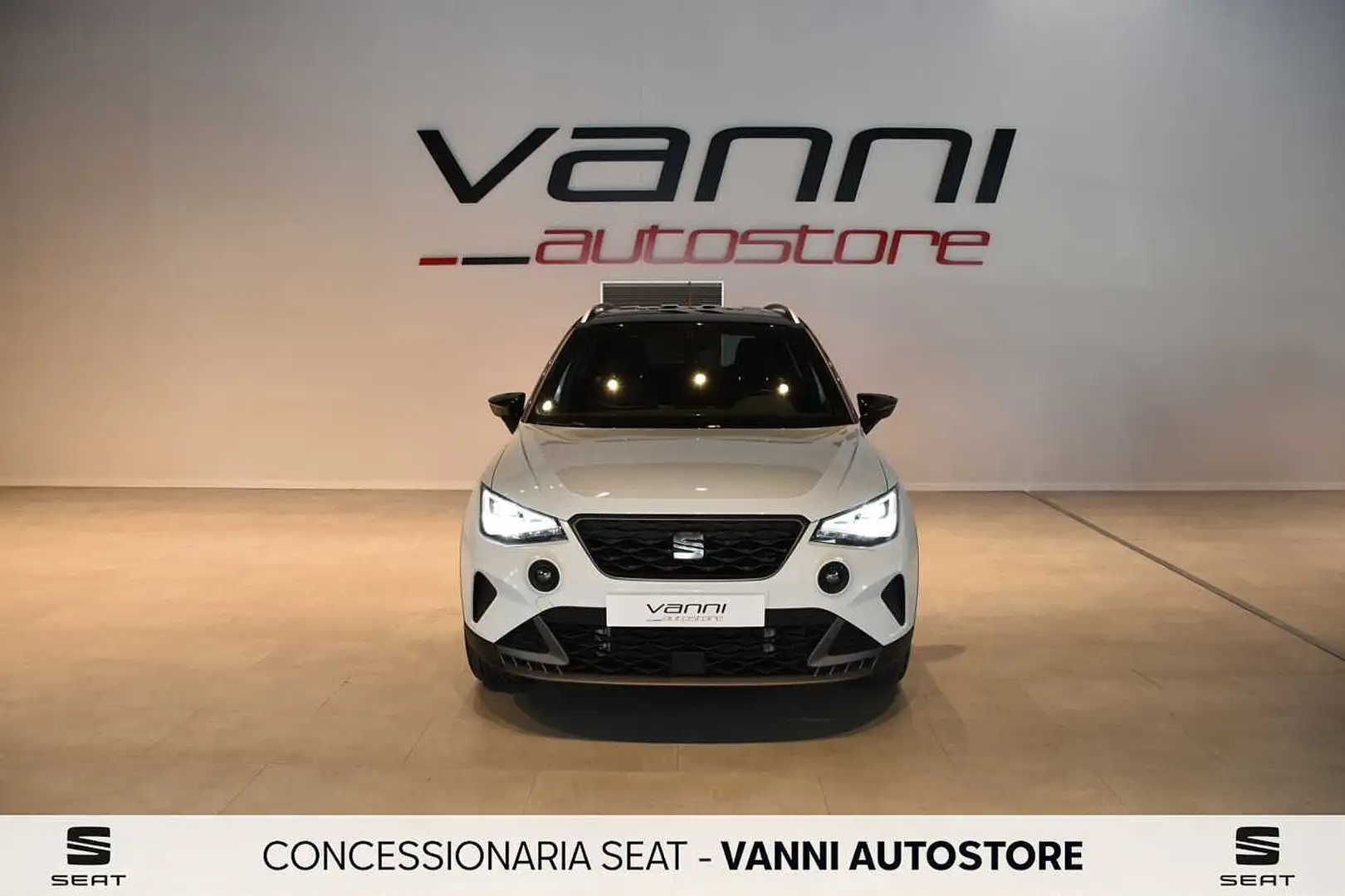 SEAT Arona 1.0 EcoTSI FR Weiß - 2