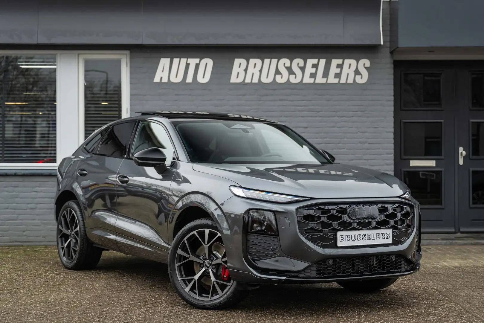 Audi Q3 Sportback 1.5 200kW e-hybrid S edition Nieuw Direc Grijs - 1