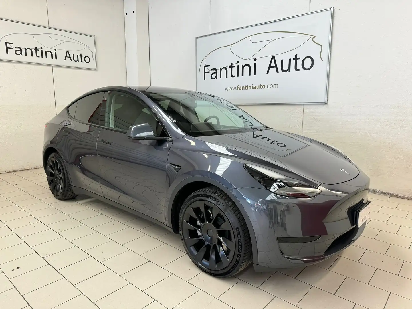 Tesla Model Y Single Motor-ANCHE SUBENTRO LEASING-LEGGI SOTTO Grau - 1