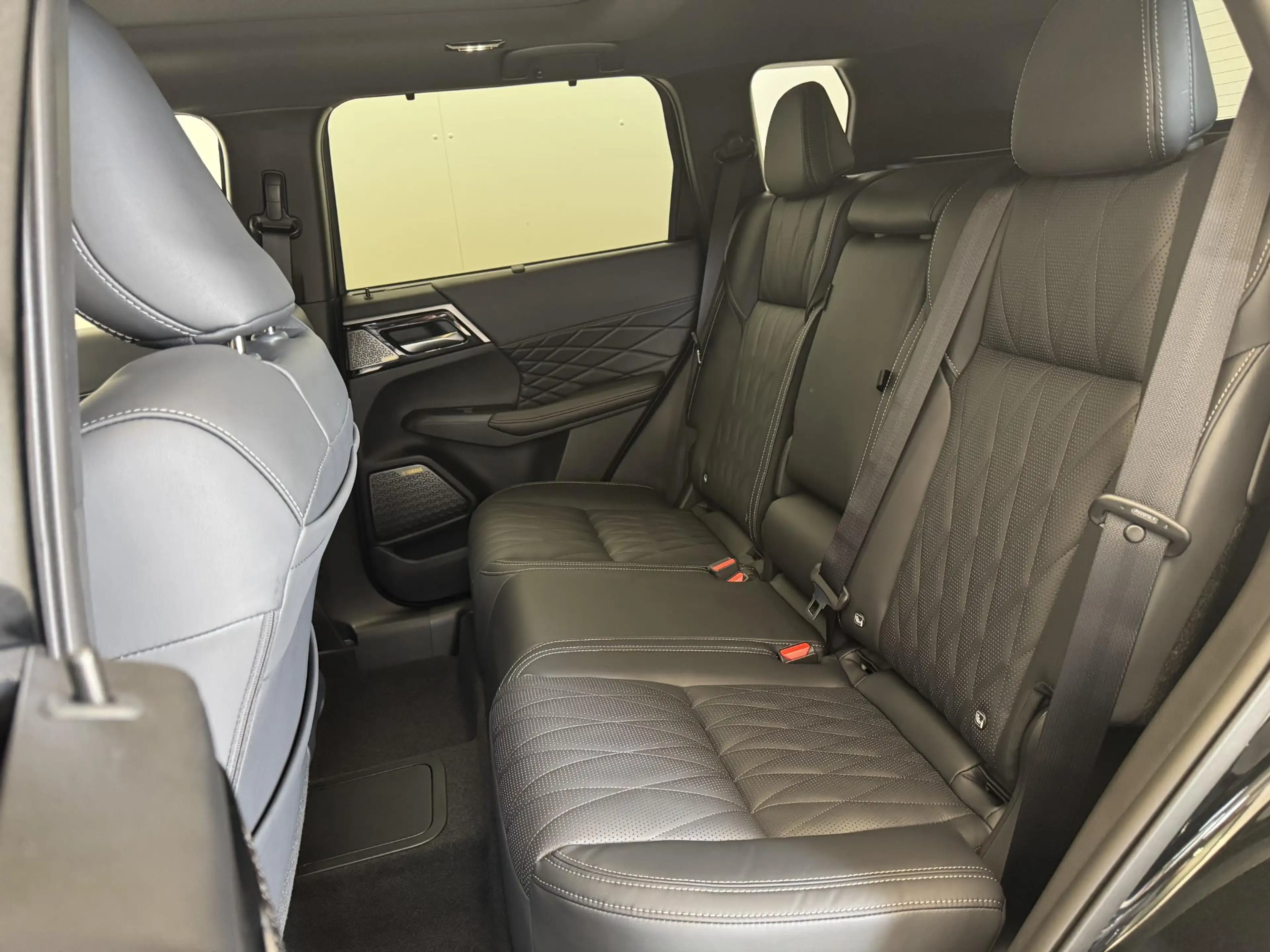 Mitsubishi Outlander 2.4 PHEV Black Edition | Actieprijs | NIEUW Uit vo — photo 14