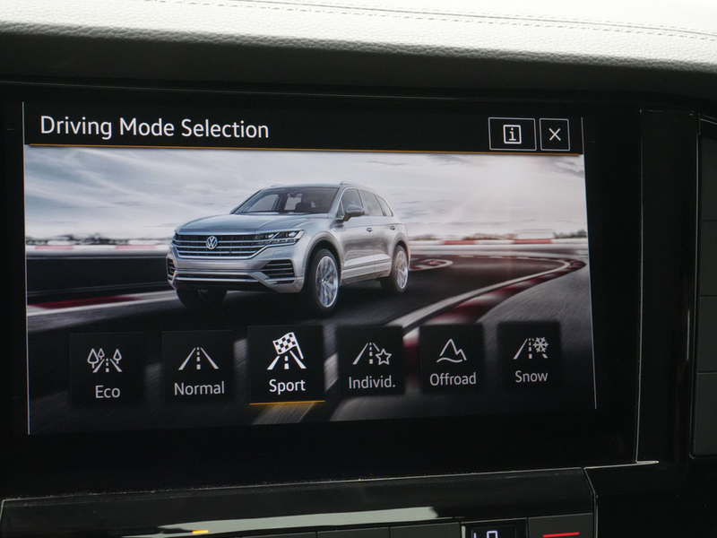 Volkswagen Touareg 3.0 V6 TDI AHK KAM NAVI LEDER SHZ PDC — photo 5