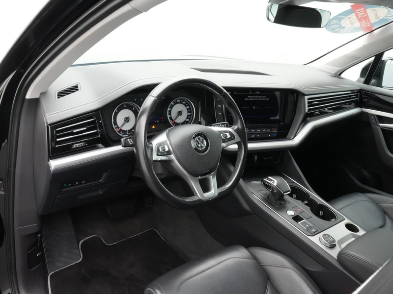 Volkswagen Touareg 3.0 V6 TDI AHK KAM NAVI LEDER SHZ PDC — photo 4