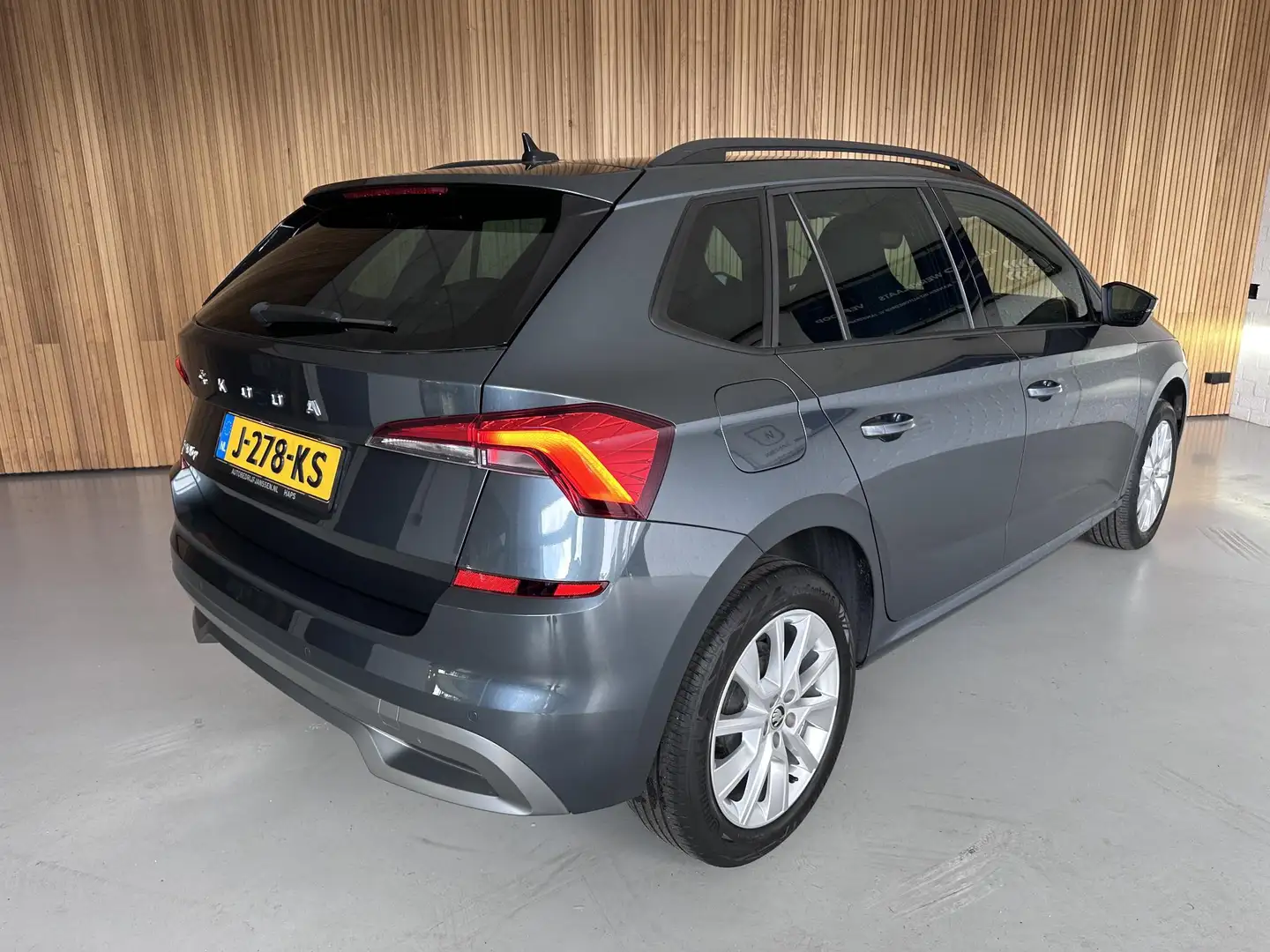 Skoda Kamiq 1.0 TSI Sport Business Electrische klep | Keyless Grijs - 2
