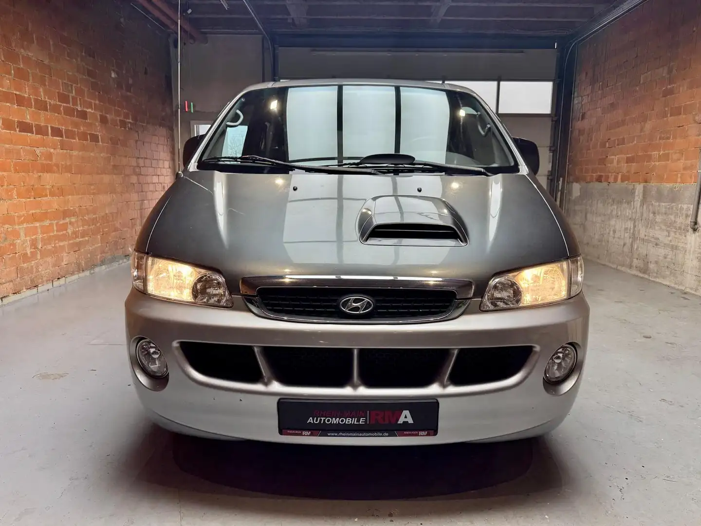 Hyundai 2.5 CRDi + HU-NEU+KLIMA+7-SITZE+ Серый - 2