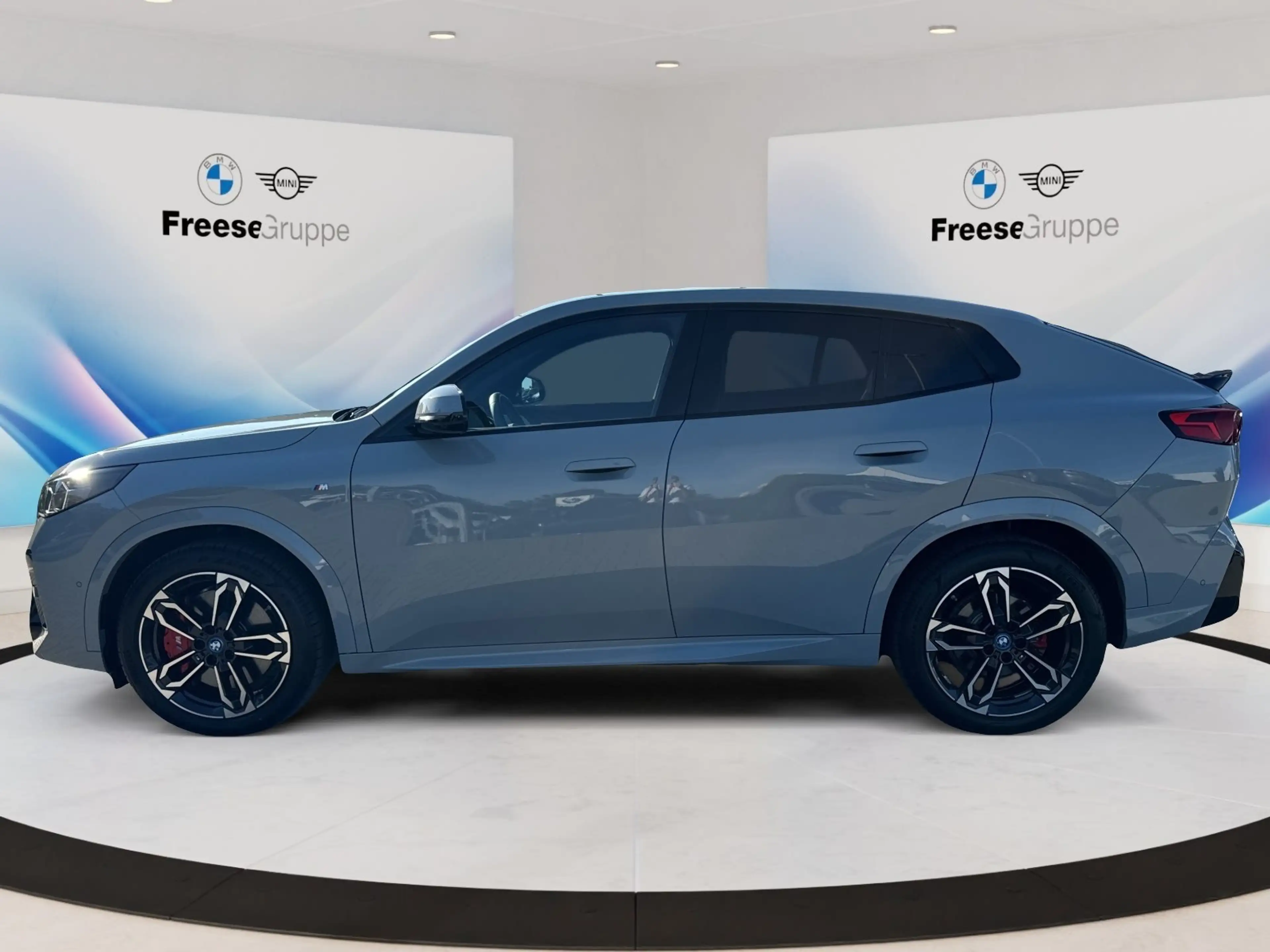 BMW iX2 xDrive30 AHK 360° STANDHZ HEAD-UP PANO RFK — photo 3