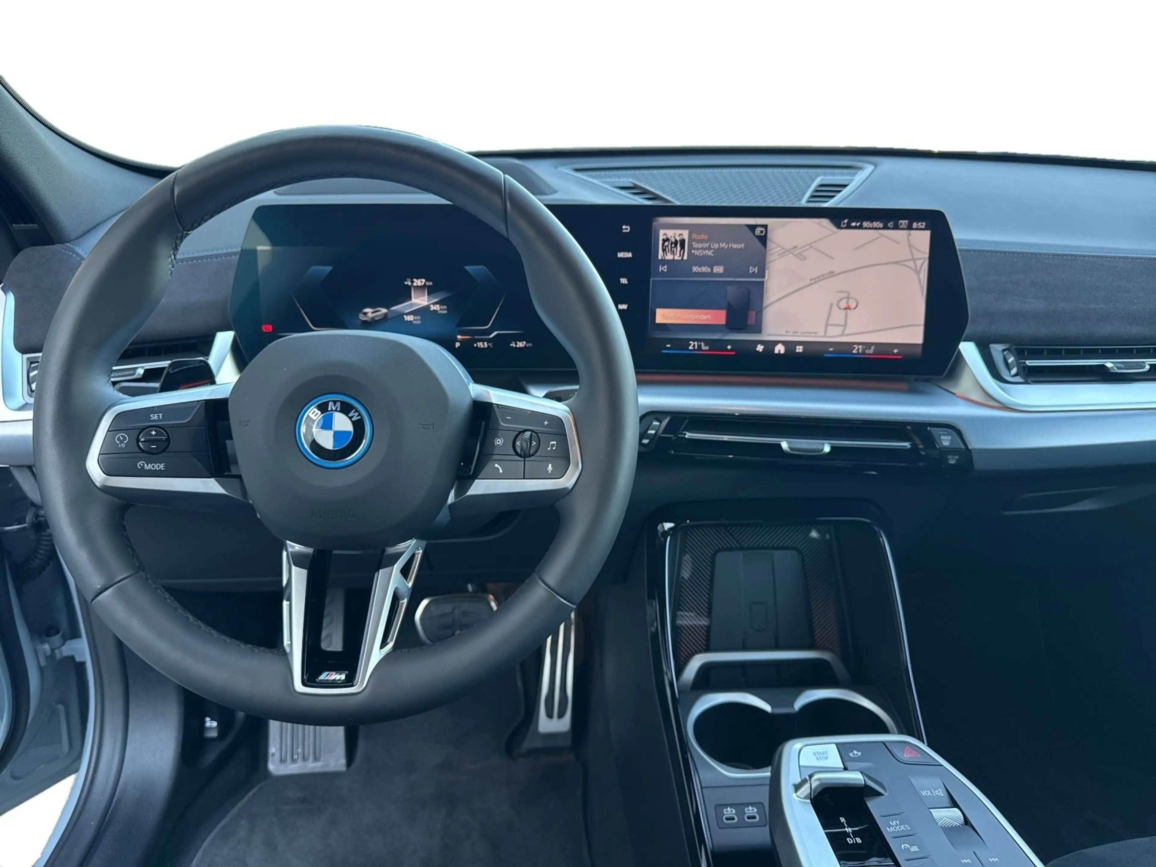 BMW iX2 xDrive30 AHK 360° STANDHZ HEAD-UP PANO RFK — photo 12
