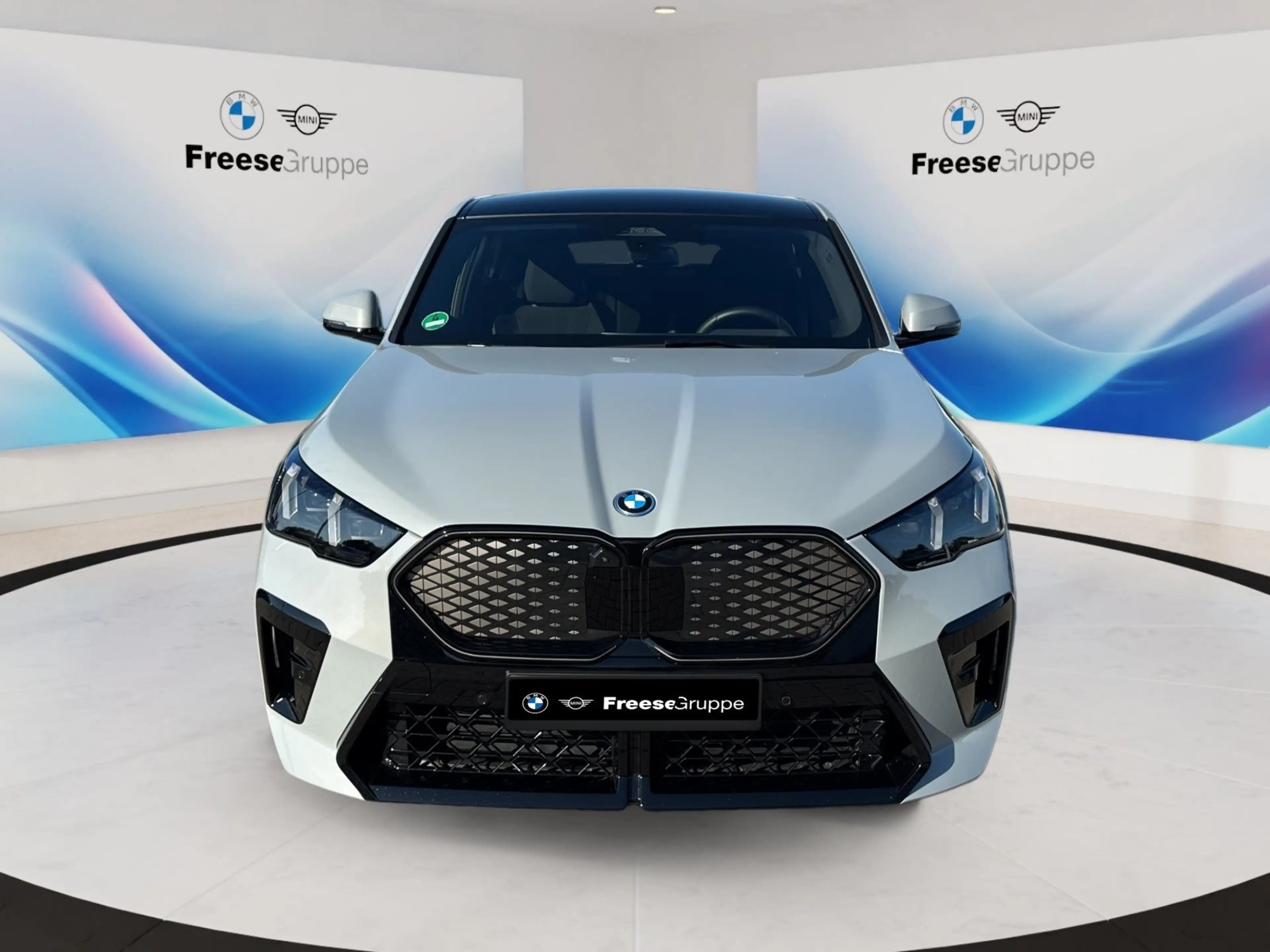 BMW iX2 xDrive30 AHK 360° STANDHZ HEAD-UP PANO RFK — photo 2