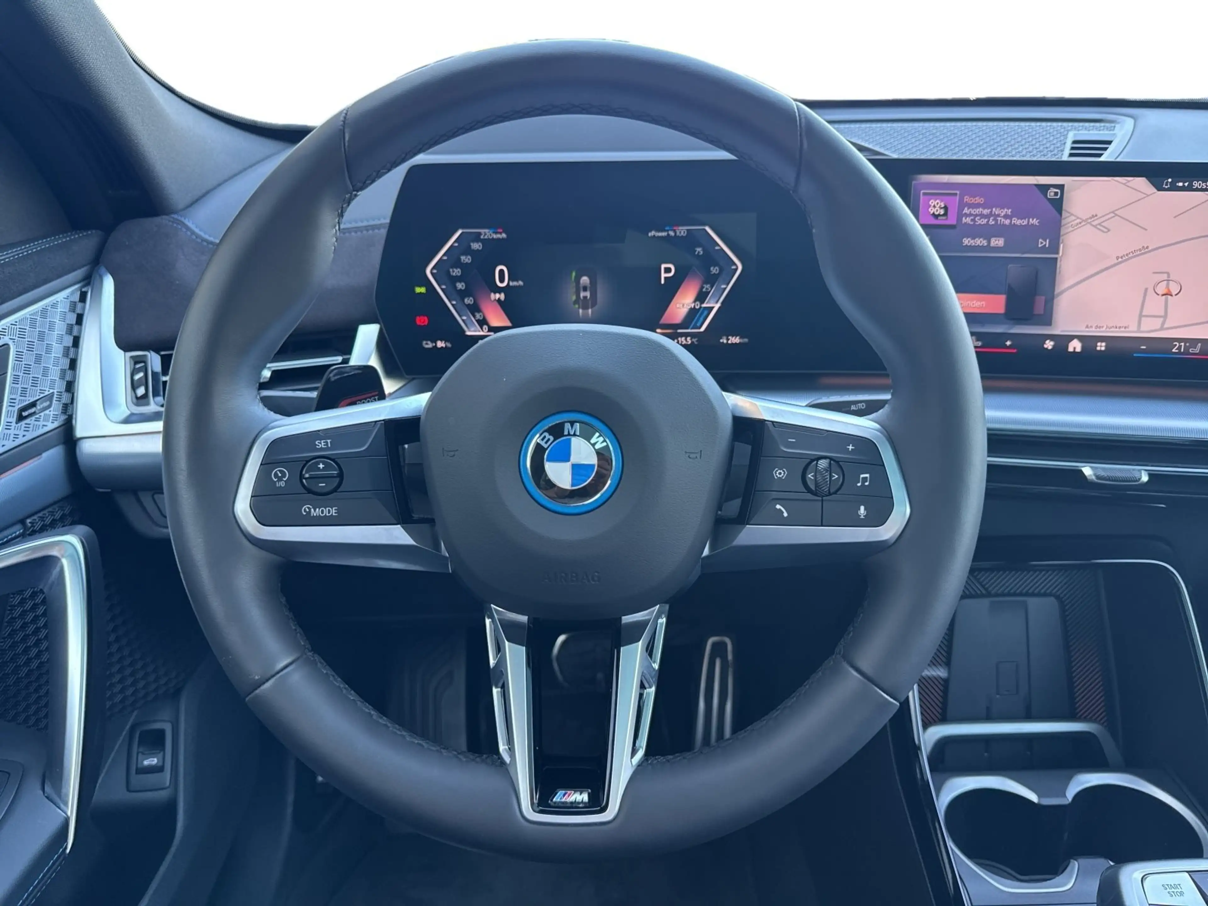BMW iX2 xDrive30 AHK 360° STANDHZ HEAD-UP PANO RFK — photo 13