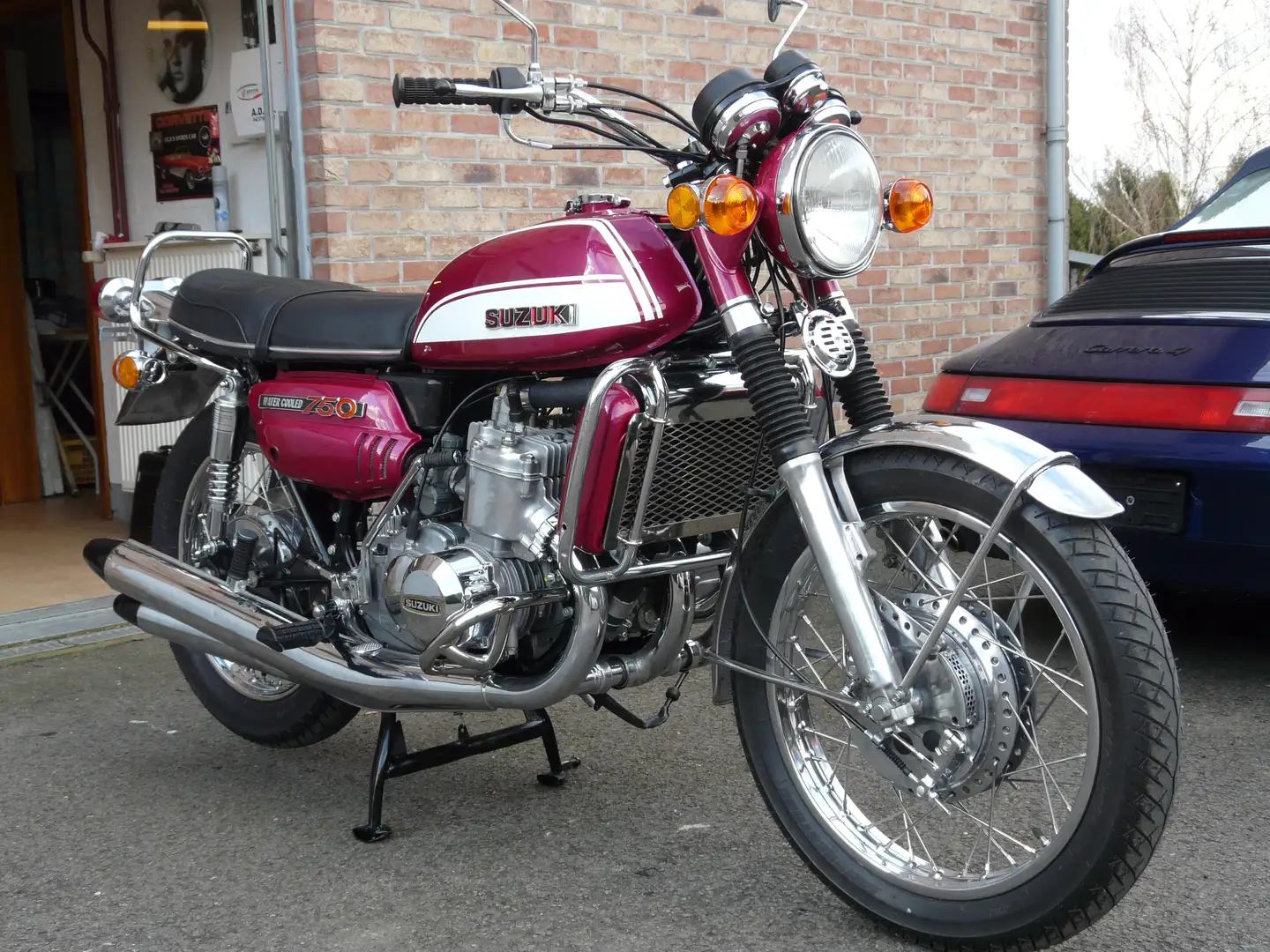 Suzuki GT 750 Rojo - 1
