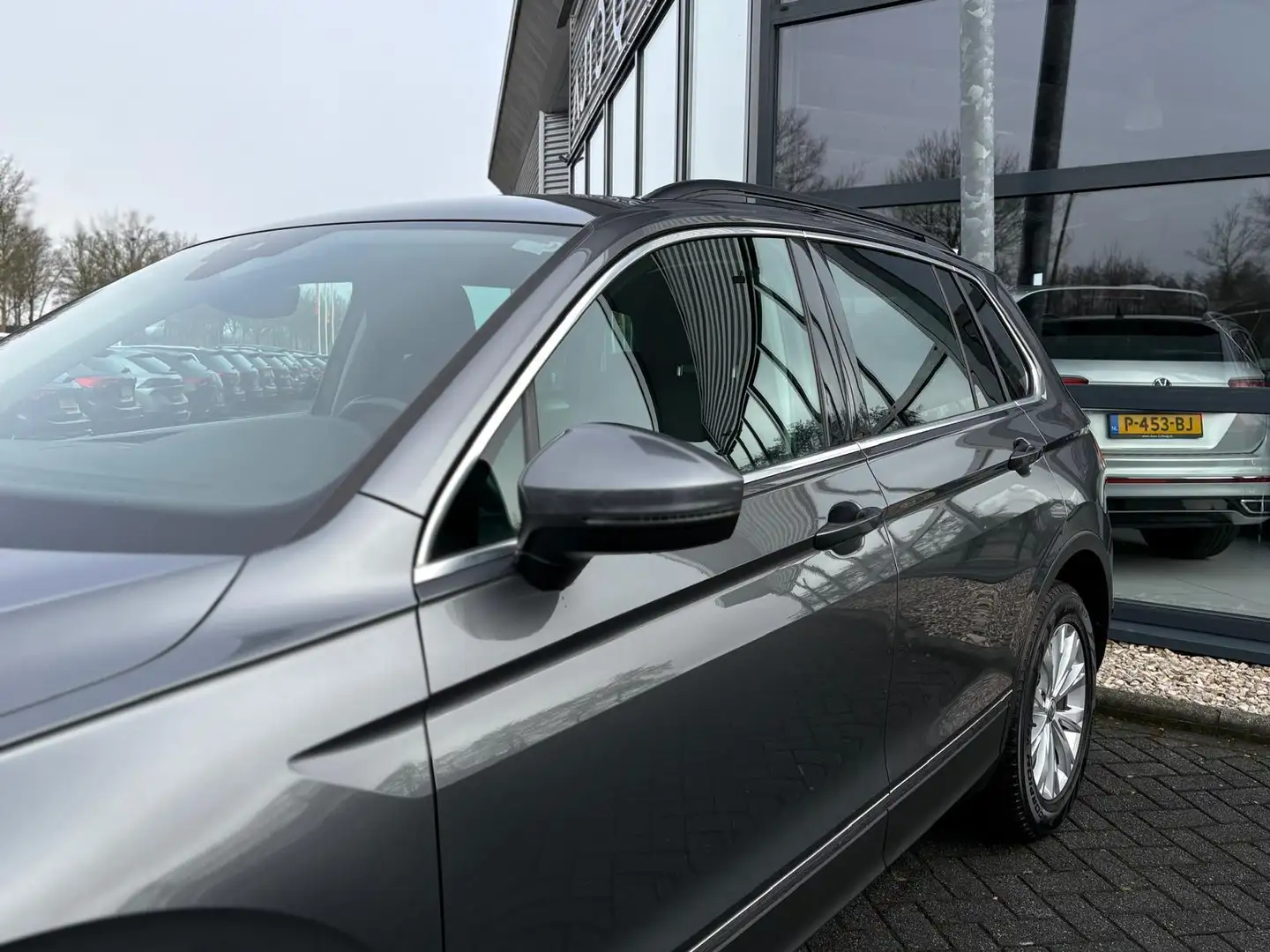 Volkswagen Tiguan 2.0 TDI Comfortline | Navi | Adaptive Cruise | PDC Grau - 2