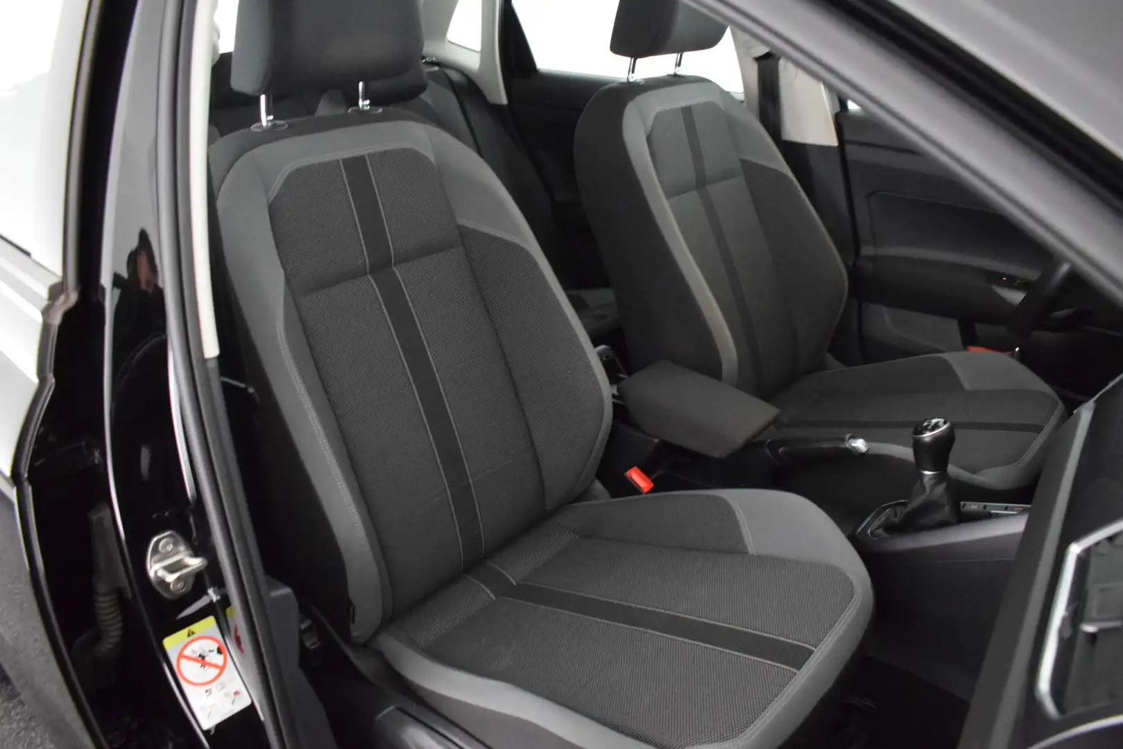 Volkswagen Polo 1.0 TSI 116pk H6 Highline Navigatie Climate Contro Zwart - 2