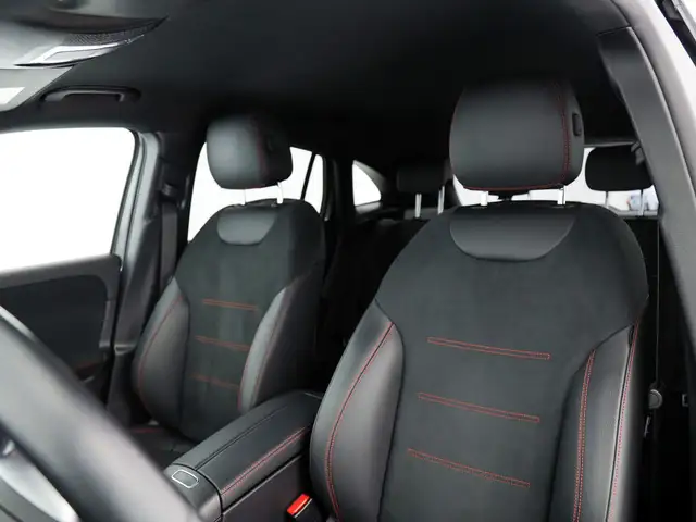Mercedes-Benz Gla view 13