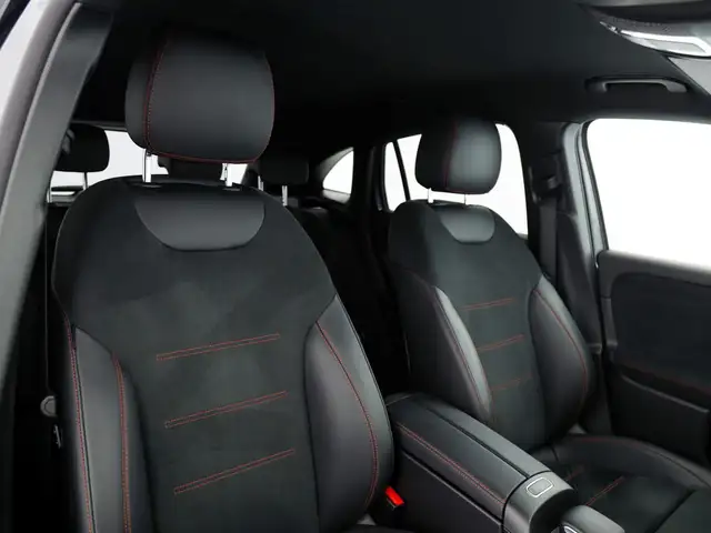 Mercedes-Benz Gla view 12