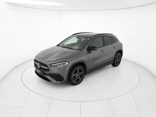 Mercedes-Benz Gla view 2