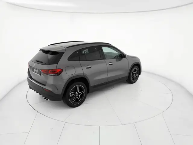 Mercedes-Benz Gla view 4