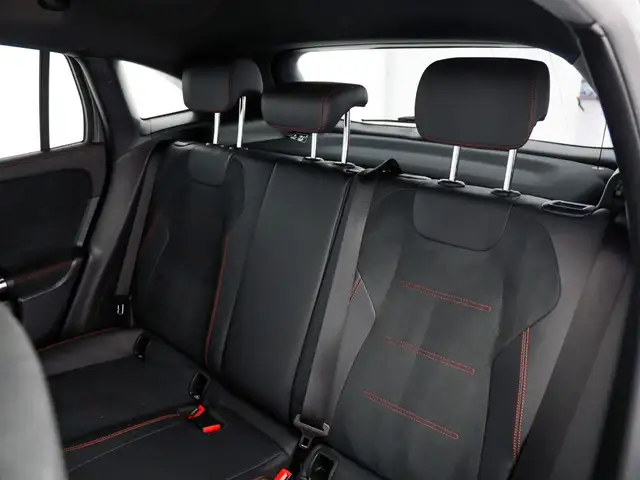 Mercedes-Benz Gla view 14