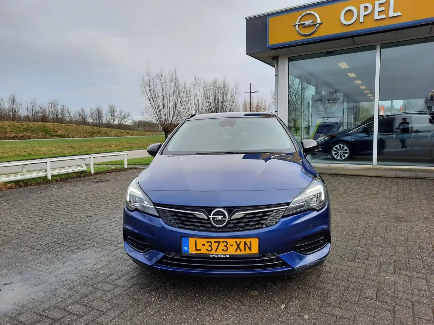 Opel Astra Sports Tourer 1.2 Design & Tech Blauw - 2