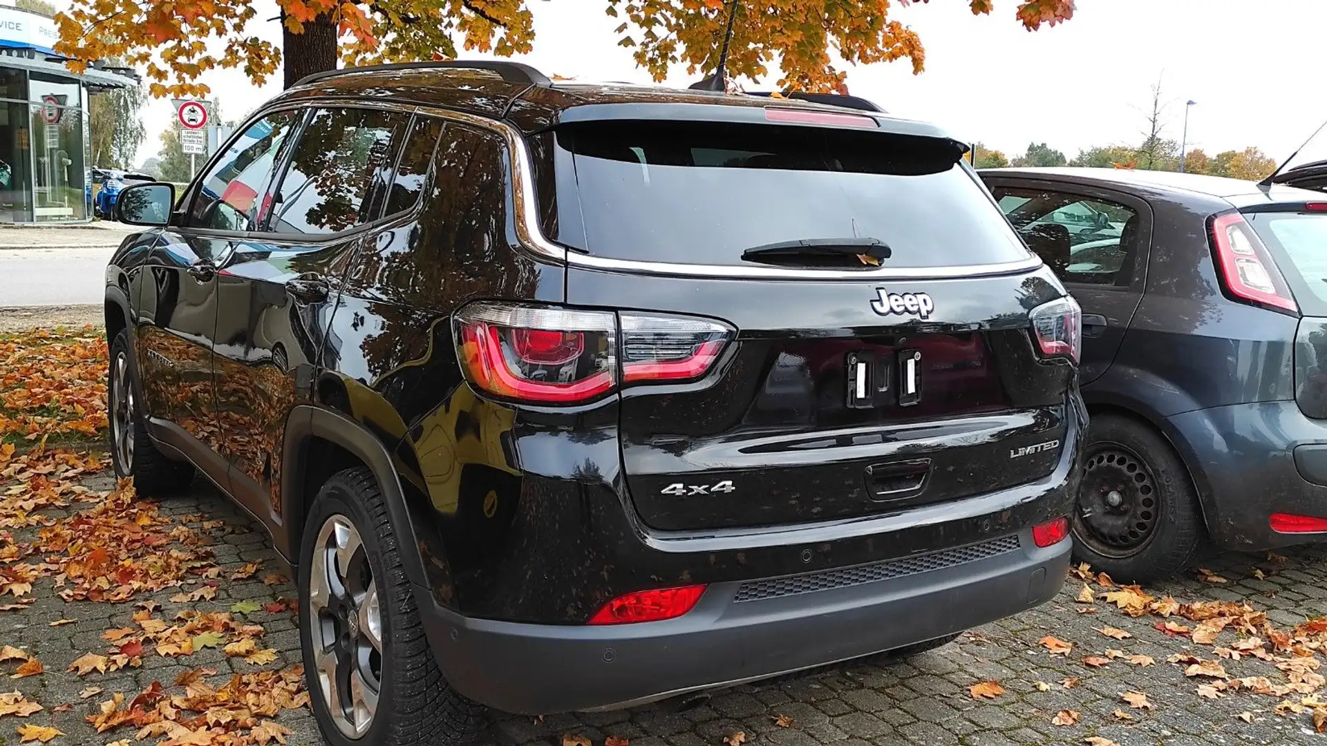 Jeep Compass Limited 4WD 170 PS Automatik Schwarz - 2