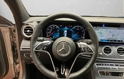 Annonce voiture d'occasion Mercedes-Benz E 200 - CARADIZE