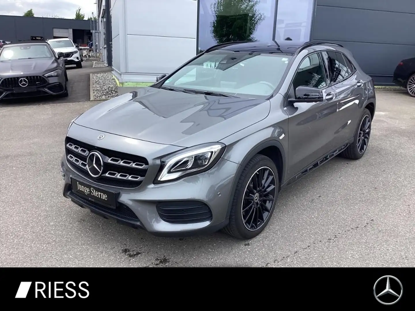 Mercedes-Benz GLA 250 4M AMG Night Pano AHK Memory Standhz. Grigio - 1