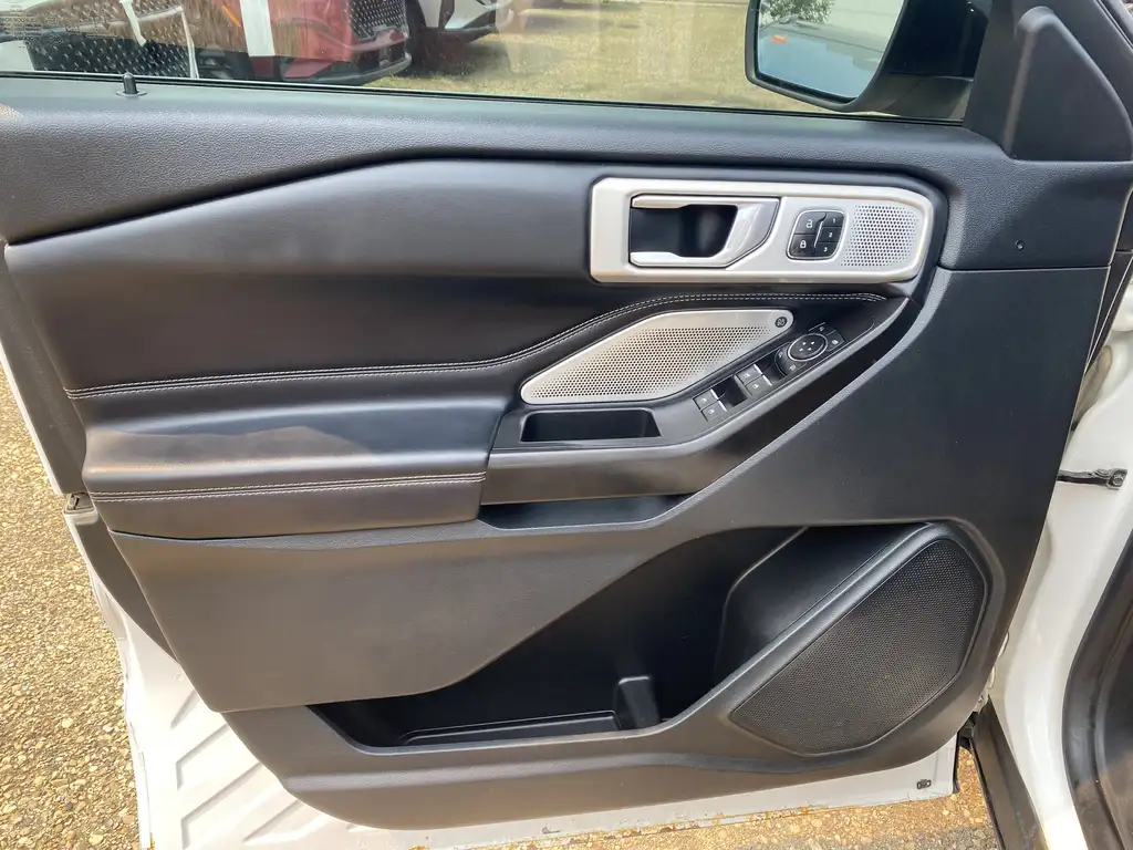 2020 Ford Explorer ST | Technology Pkg | ST Street Pack | SYNC 3 — photo 6