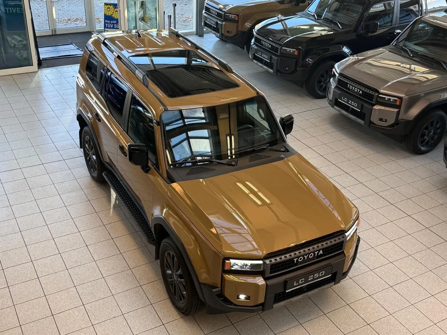 Toyota Land Cruiser 250 - TEC EDITION-7-SEATS-PANORAMA-HEADUP-JBL Gold - 1