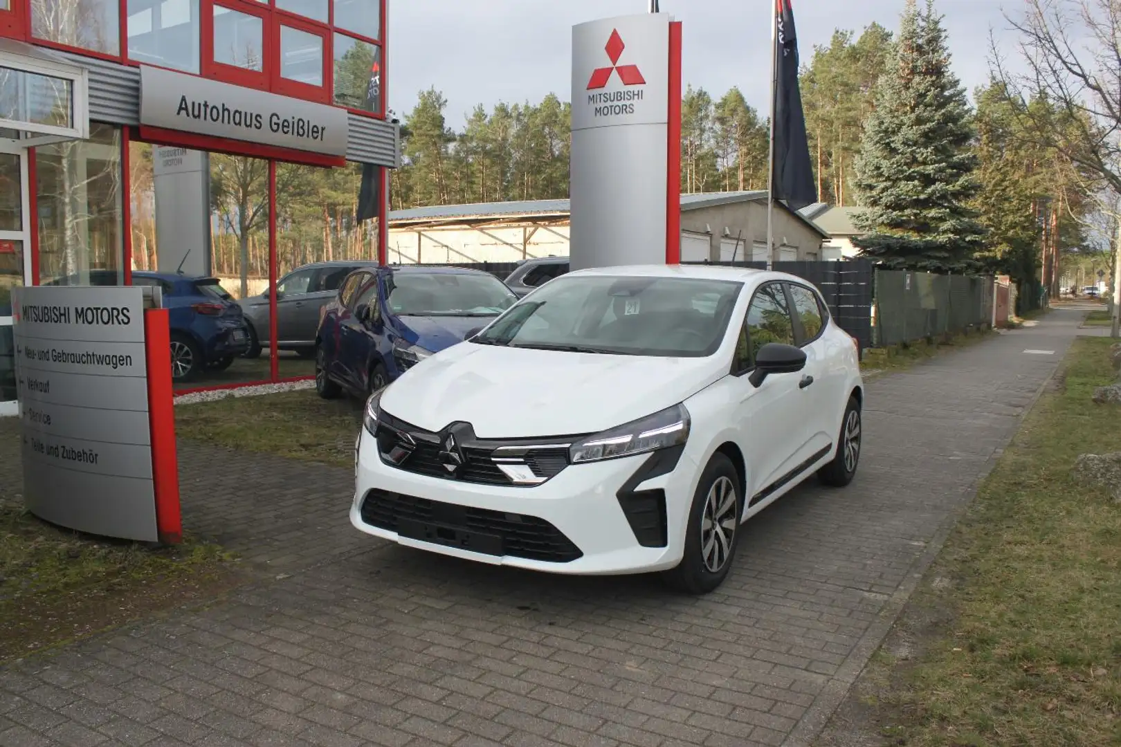Mitsubishi Colt BASIS 1.0 Benziner 5-Gang Weiß - 1