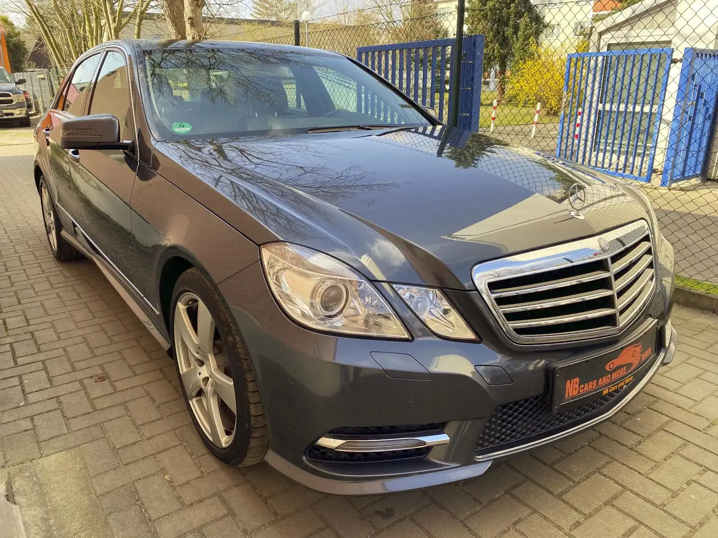 Mercedes-Benz E 220 CDI Lim. Automatik, AMG-Paket, 2.Besitz!! Gris - 1