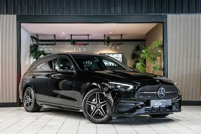 Mercedes-Benz C-Class view 4