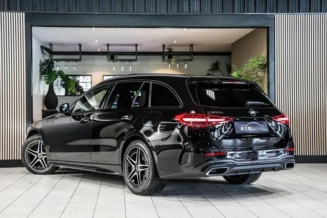 Mercedes-Benz C-Class view 3
