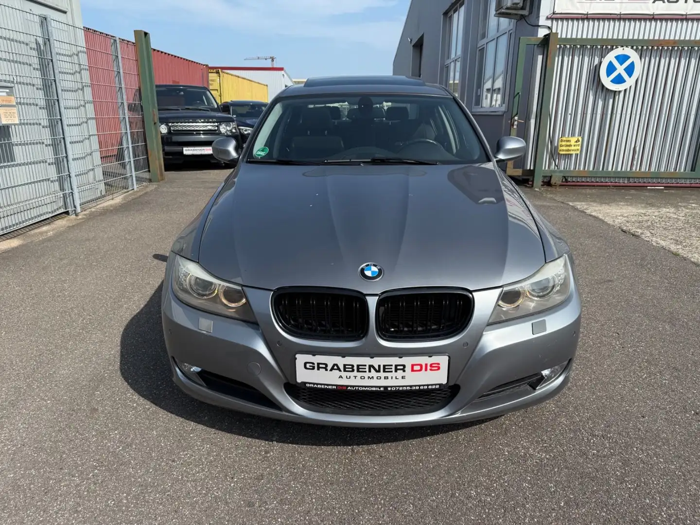 BMW 320 i Lim. Automatik Navi Leder Schiebedach EURO5 Grijs - 2