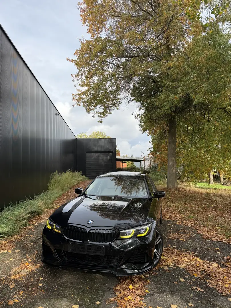 BMW 330 330i xDrive Aut. M Sport Zwart - 2
