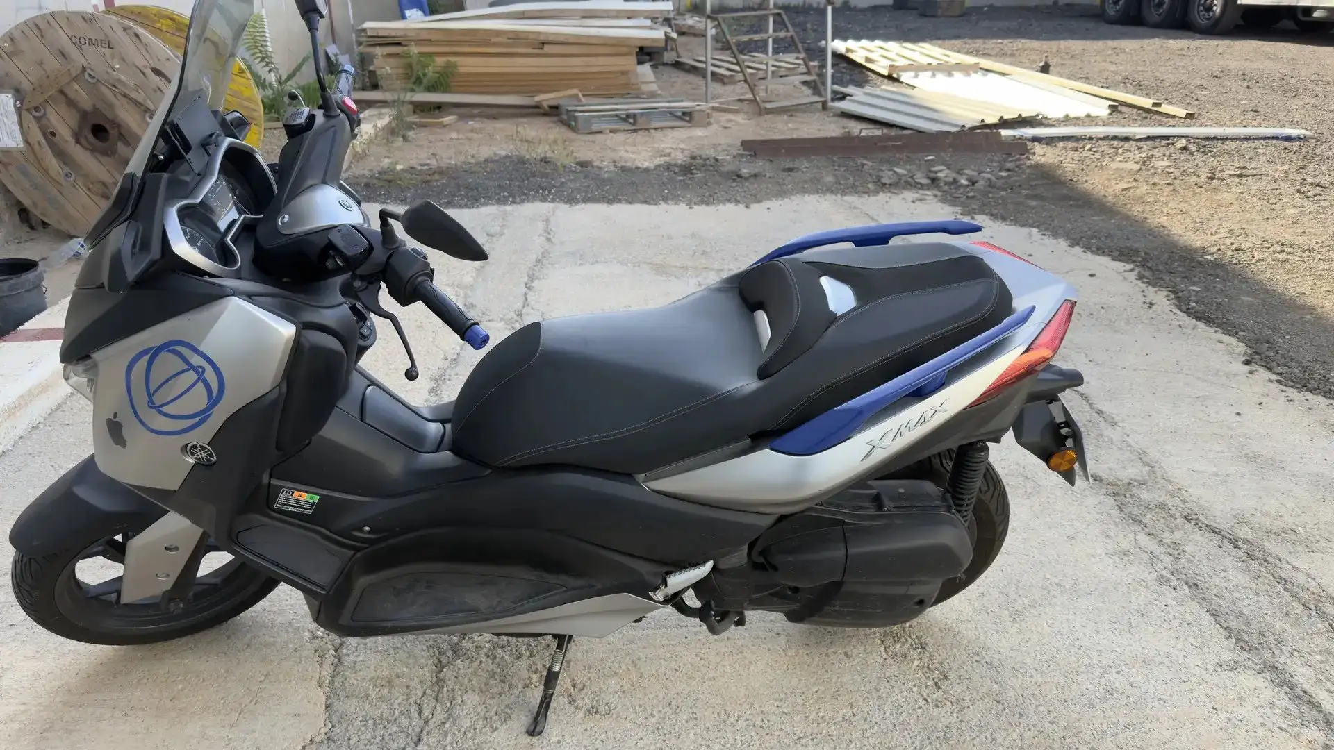 Yamaha X-Max 125 Gris - 1
