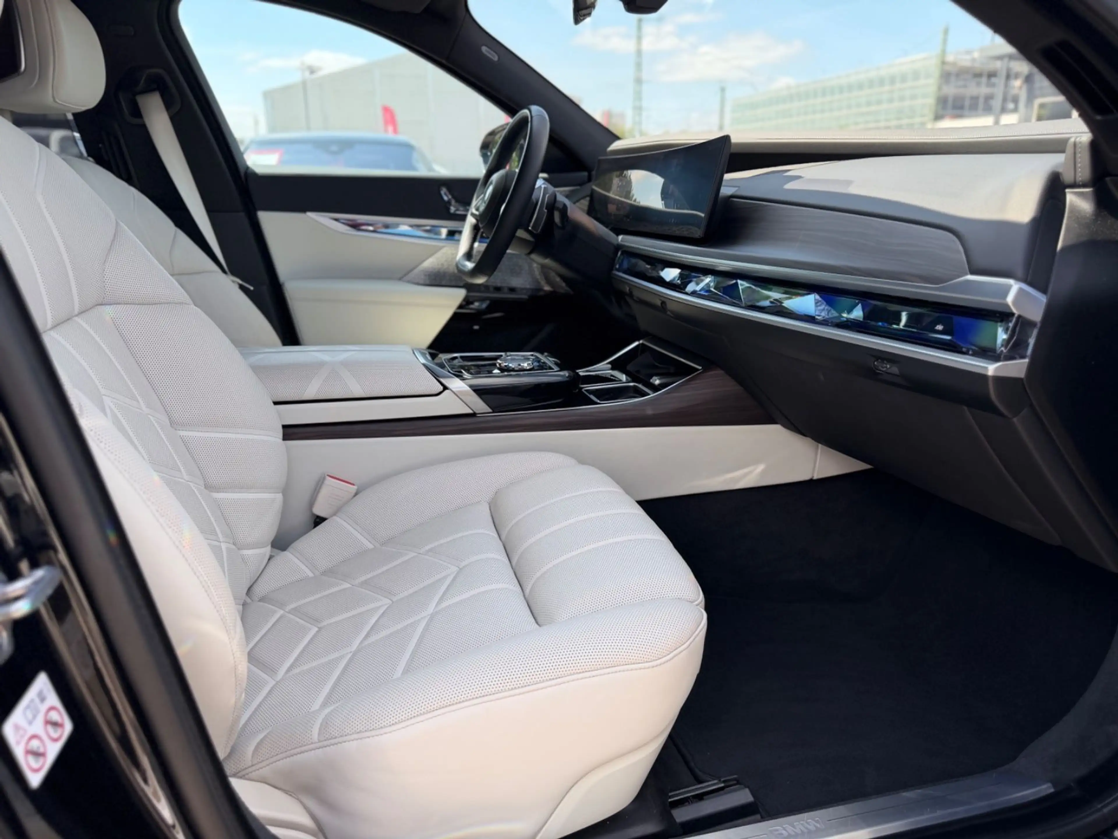 BMW 750 E xDrive Design Pure Excellence*PANO*VOLLVOLL — photo 15