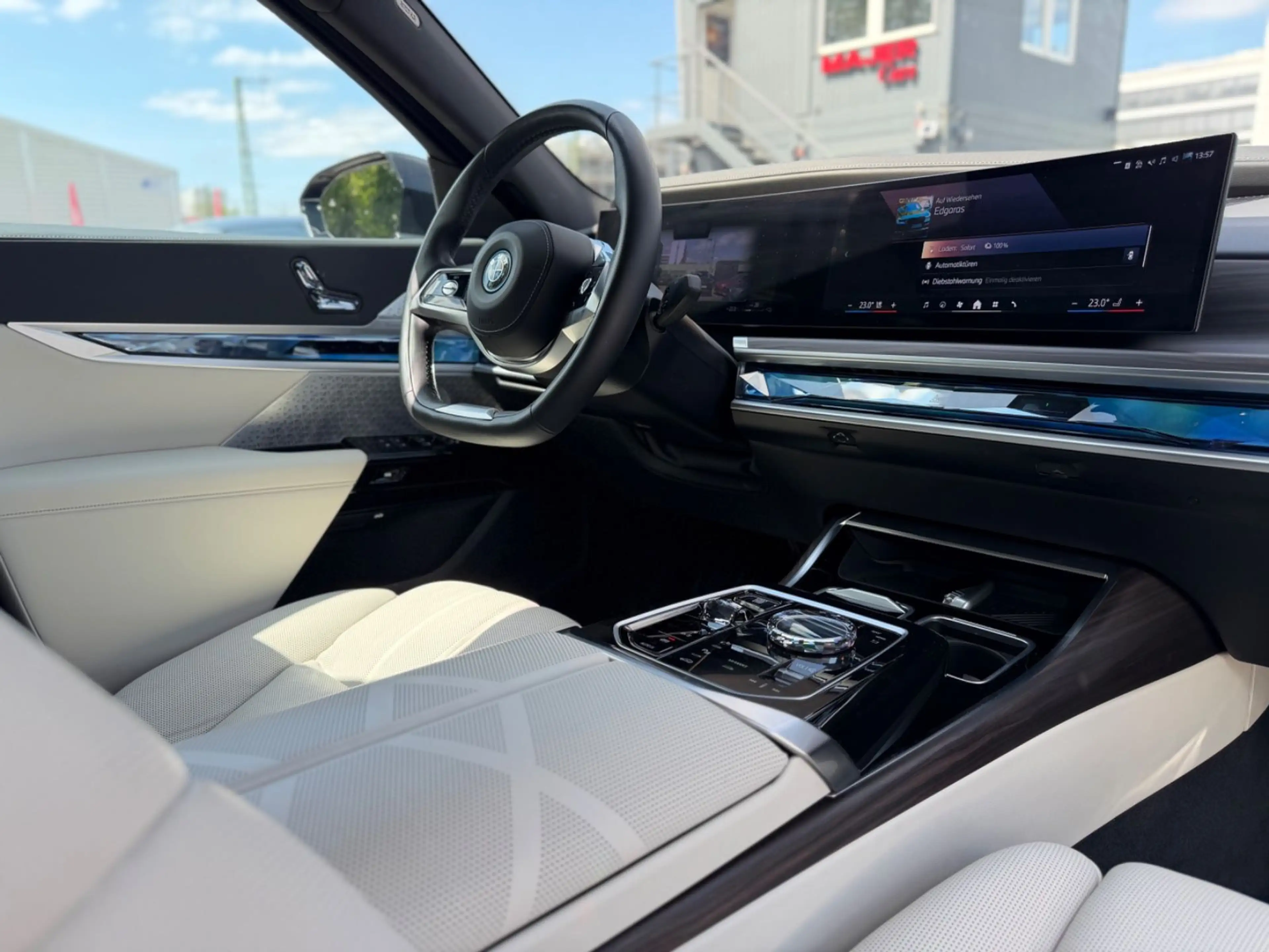 BMW 750 E xDrive Design Pure Excellence*PANO*VOLLVOLL — photo 14