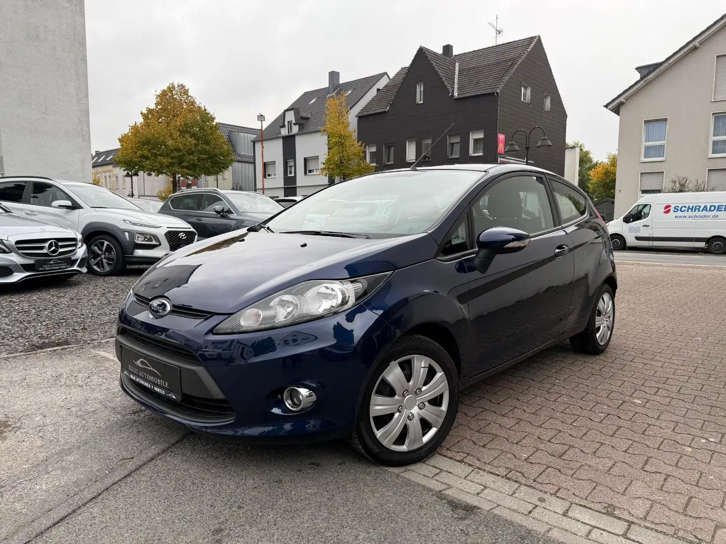 Ford Fiesta Champions Edition 1.Hand*Klima*TÜV NEU Bleu - 2