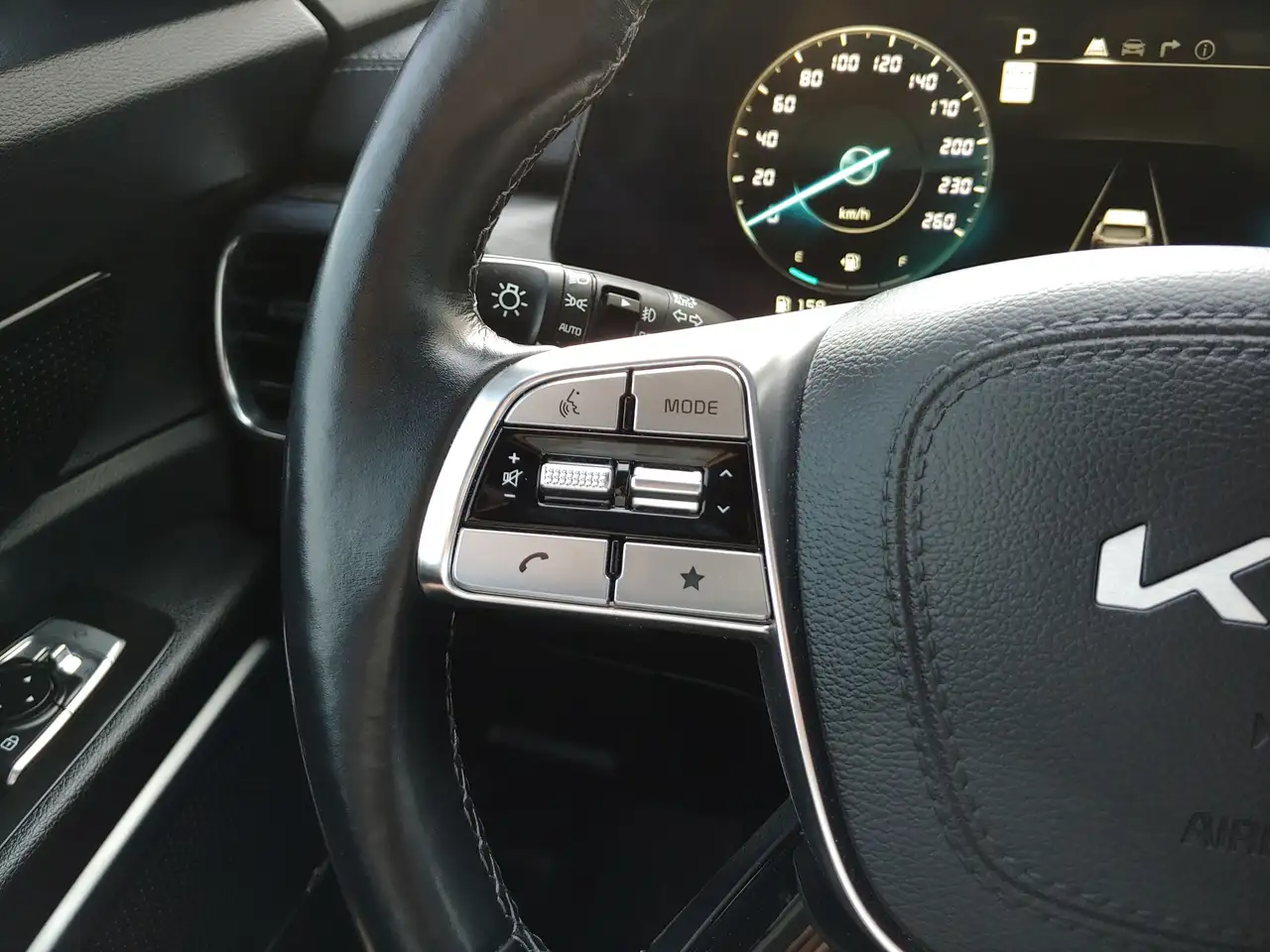 Kia Telluride снимка Kia Telluride