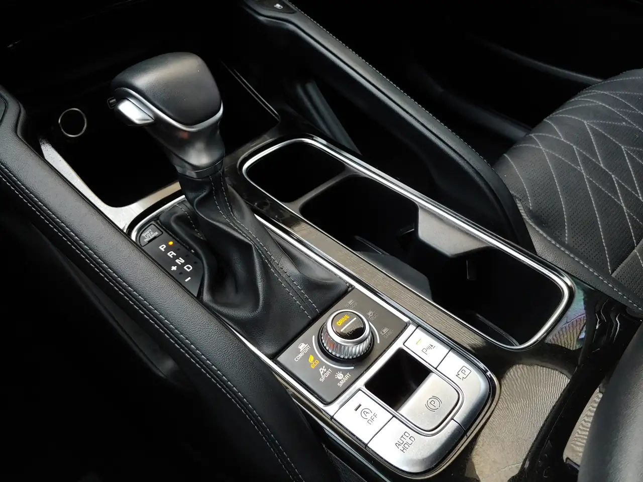 Kia Telluride снимка Kia Telluride