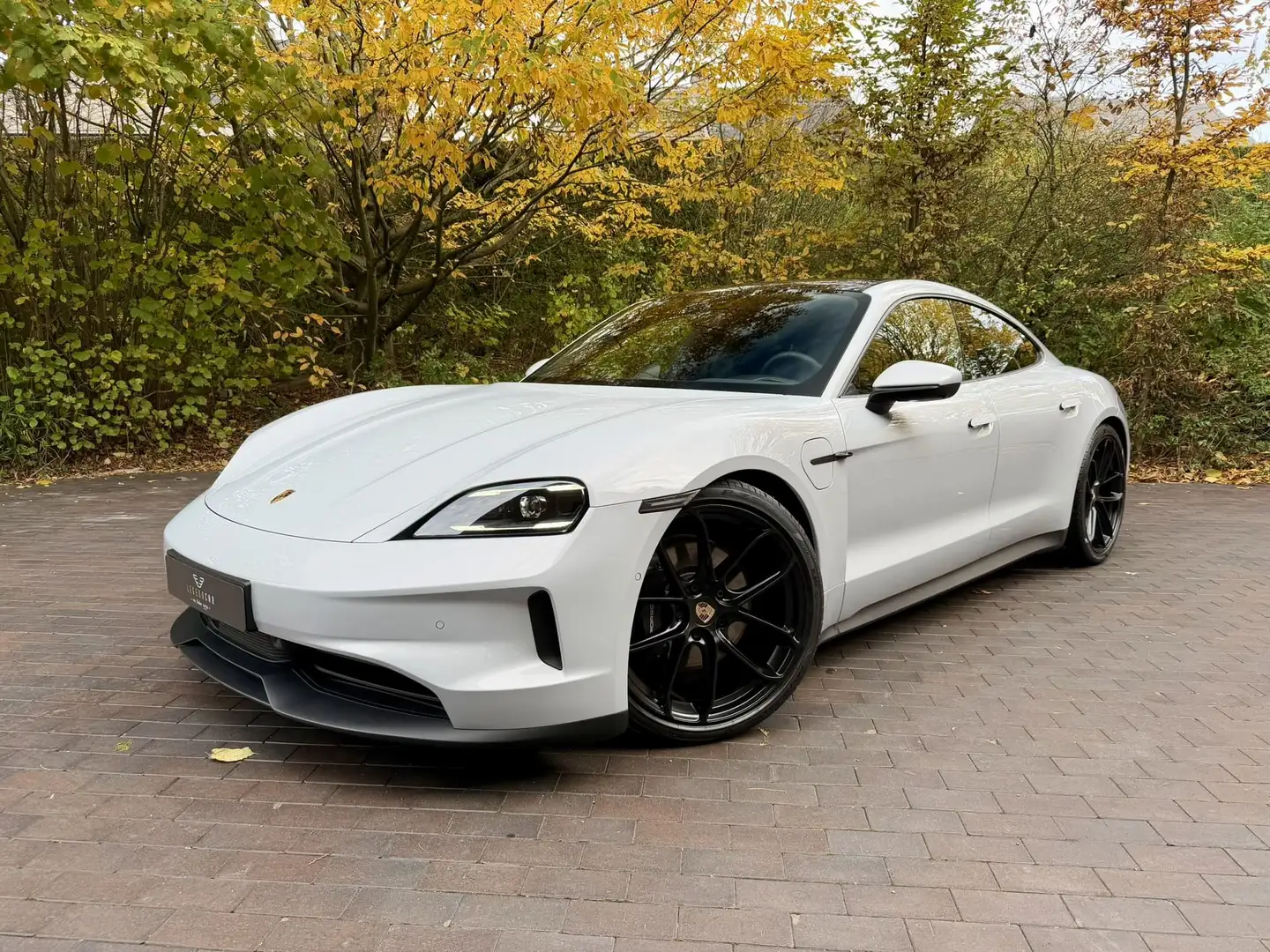 Porsche Taycan Facelift 105 kWh/Ice Grey/BOSE/Pano/ACC/Chrono/Top Argent - 1
