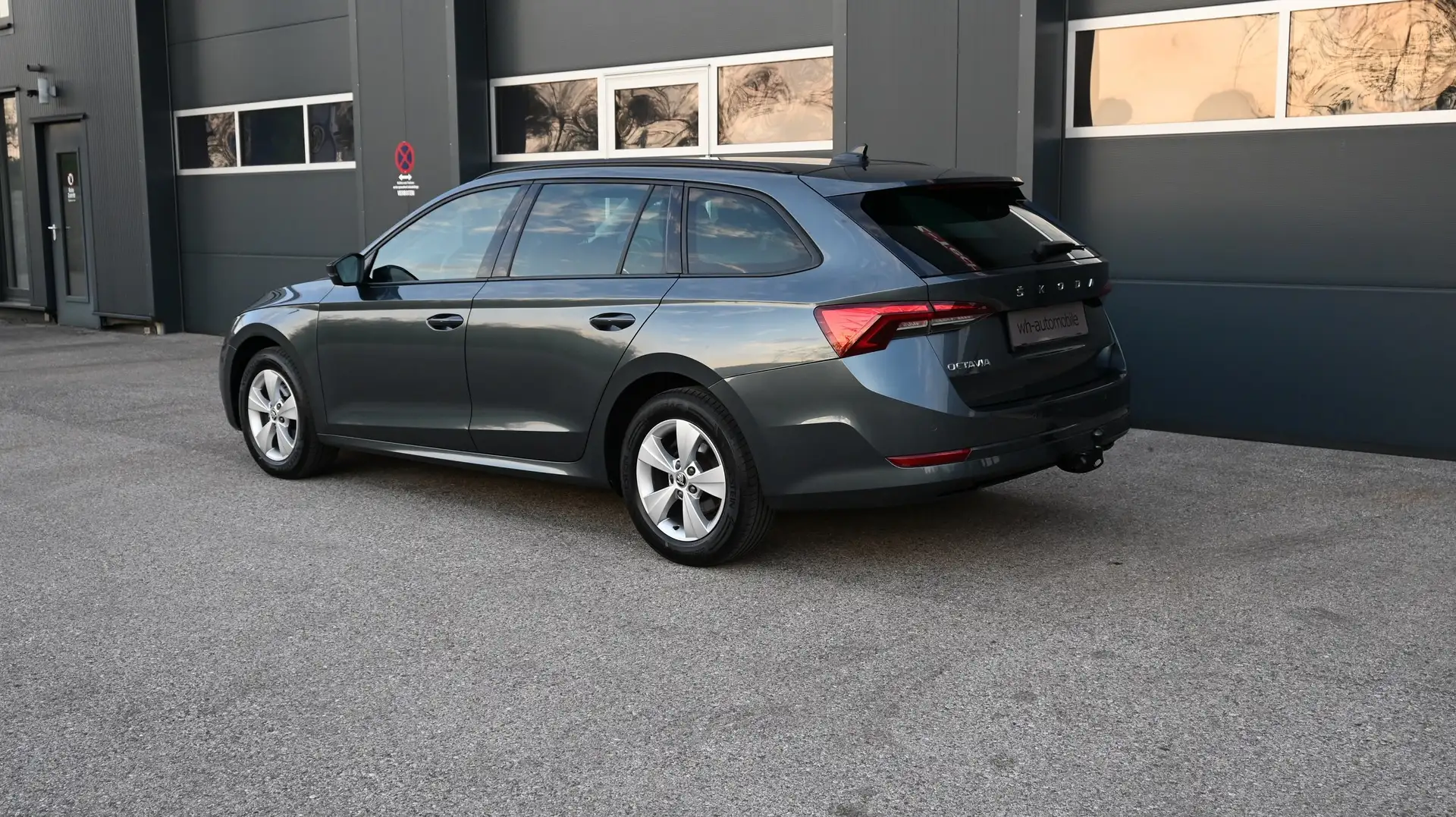 Skoda Octavia Kombi 2,0 TDI Business DSG / AHV / VIRTUAL / EPH / Grau - 2