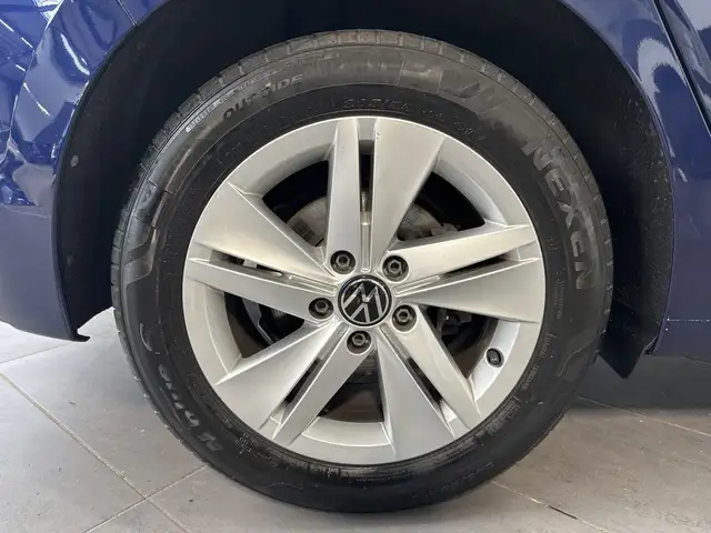 Volkswagen Golf view 3