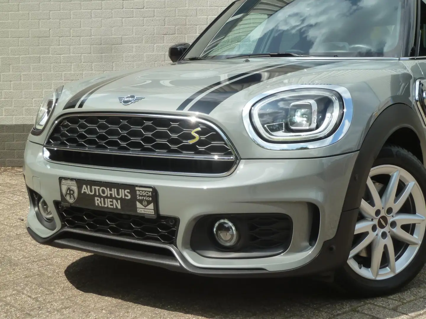 MINI Cooper S Countryman E ALL4| JCW-Pakket|Head-Up|Harman/Kardon|Adaptive- Grijs - 2