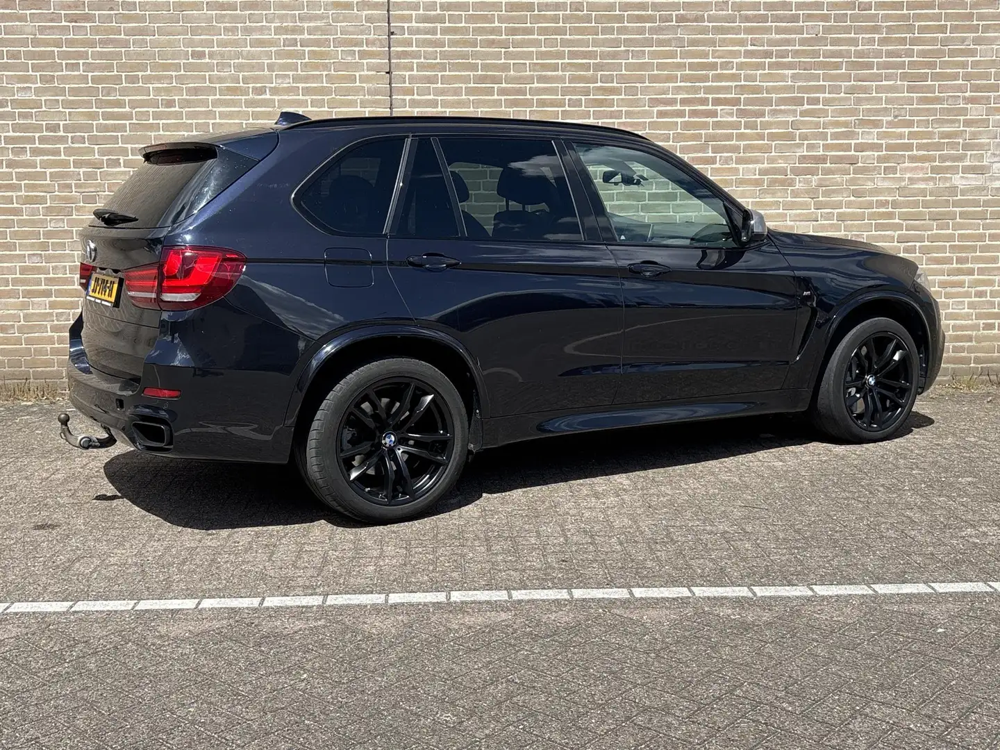BMW X5 M50d | € 15.950,- NETTO! | Pano | Harman/Kardon | Zwart - 2