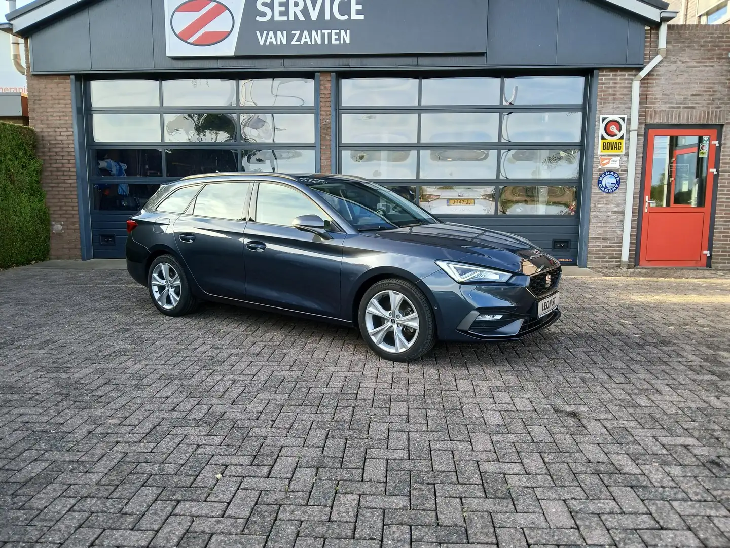 SEAT Leon Sportstourer 1.5 TSI FR Business Intense + LED +Ca Grigio - 2